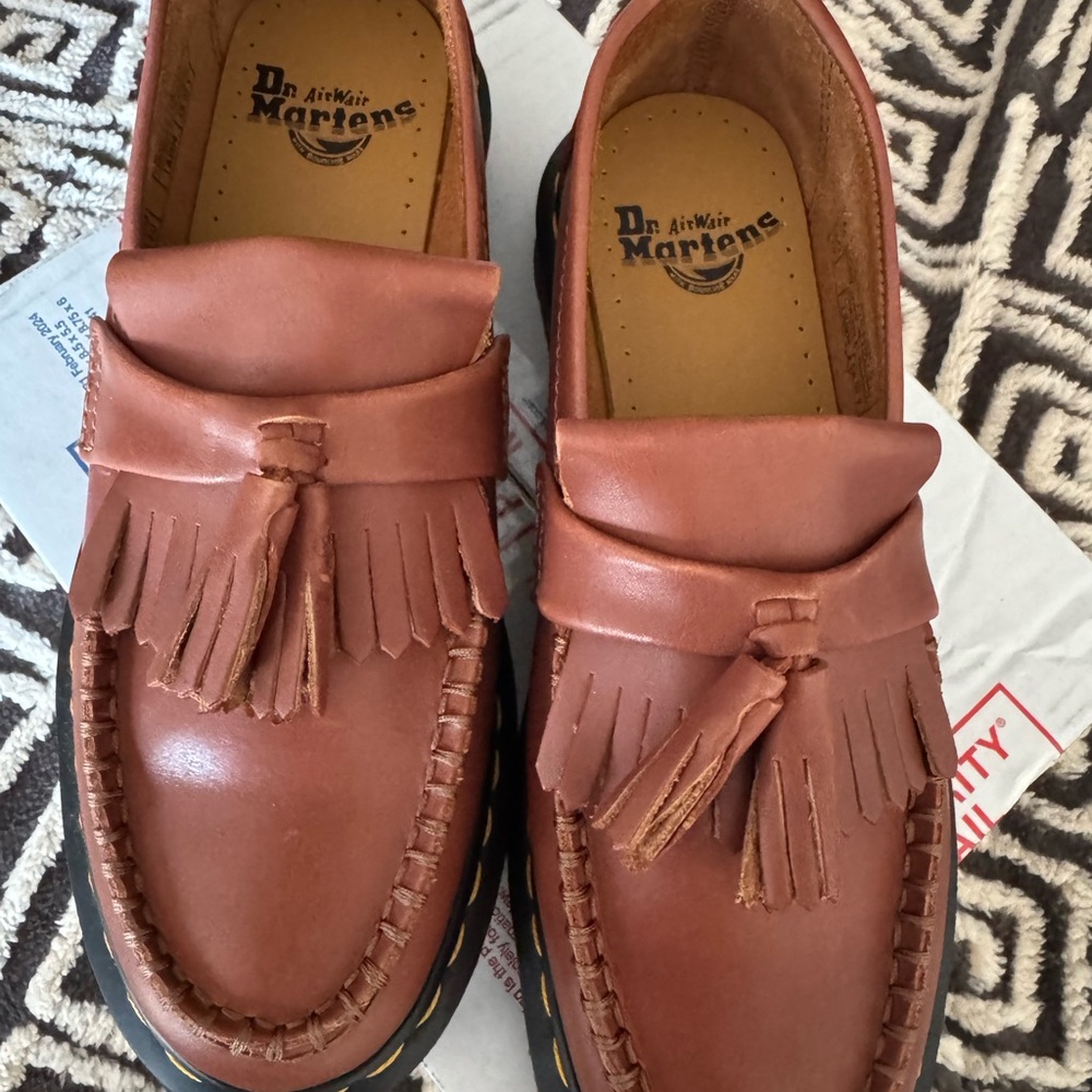 Beautiful leather loafer,soft silky leather,nice rich color ,Men’s 7-Women’s 8.5